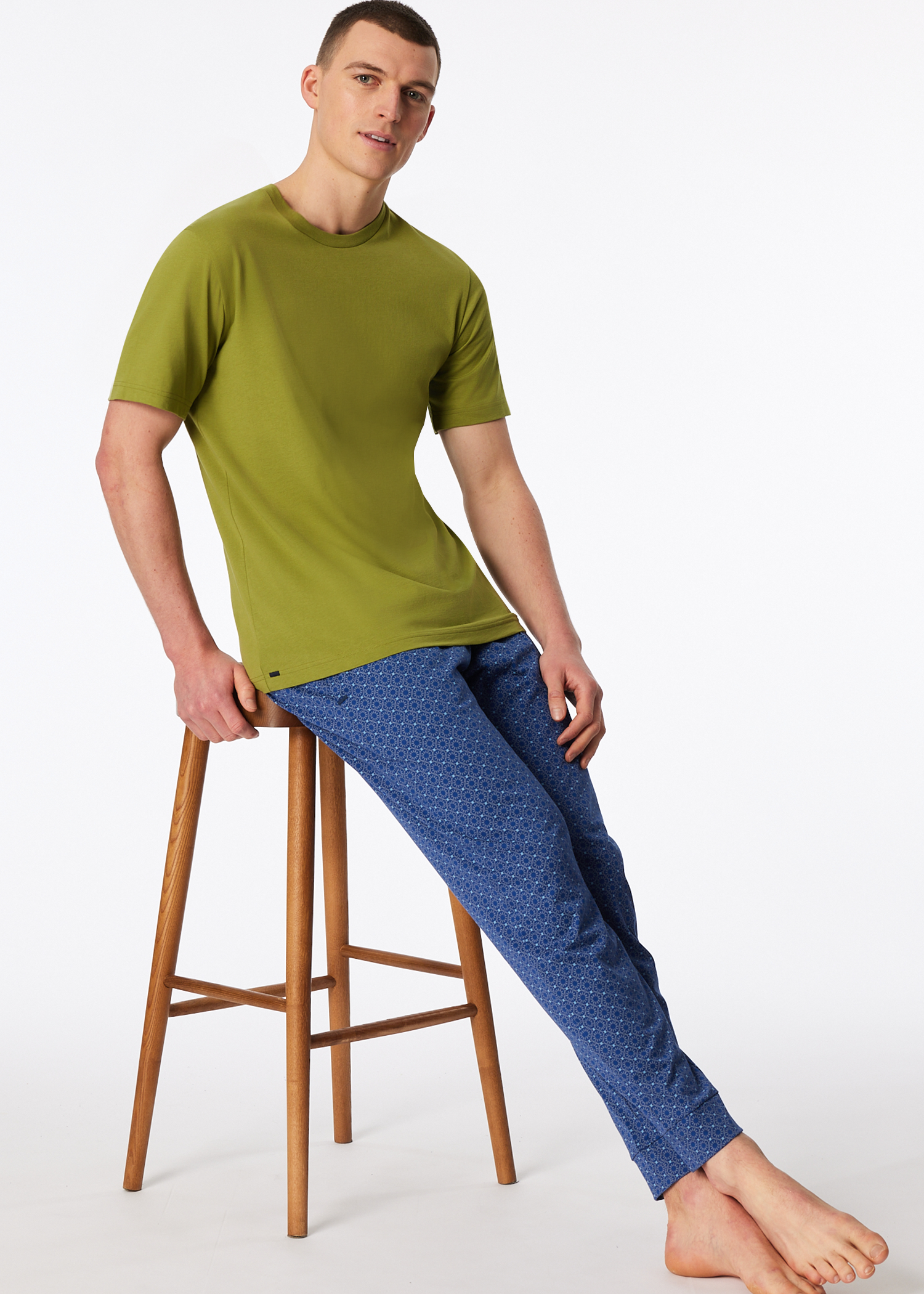 182047-808_front.png